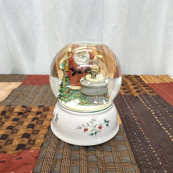 Pfaltzgraff Winterberry Santa Musical Snow Globe Play I'll Be Home For Christmas - Picture 7 of 12